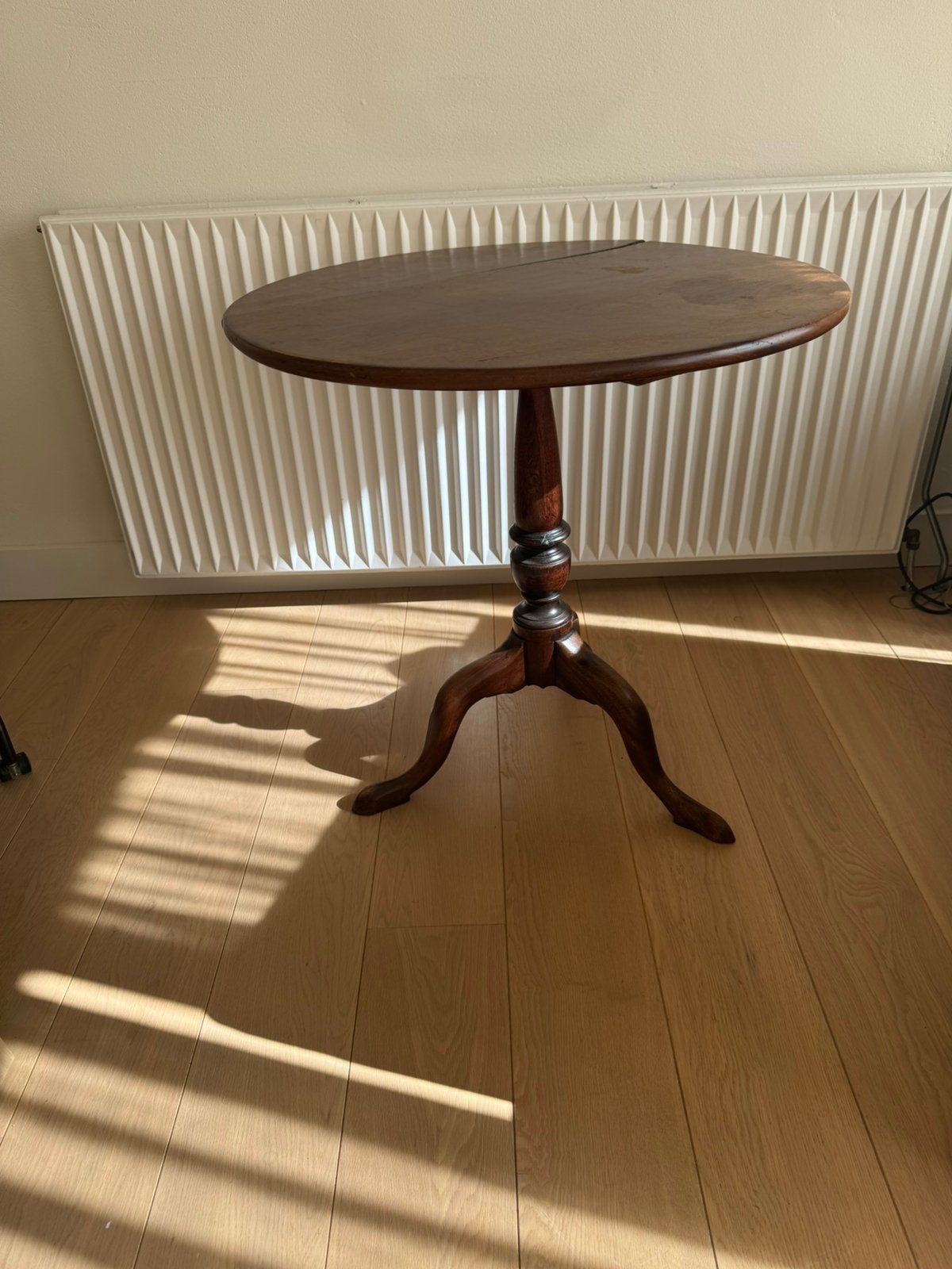 Antiek Engelse wijntafel doorsnee 74 cm, Huis en Inrichting, Ophalen, Gebruikt, Rond, 55 tot 75 cm