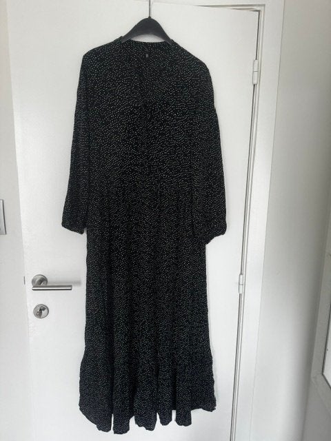 Leuke zwarte maxi-jurk Mango maat M, Maat 38/40 (M), Zwart, Ophalen of Verzenden, Zo goed als nieuw