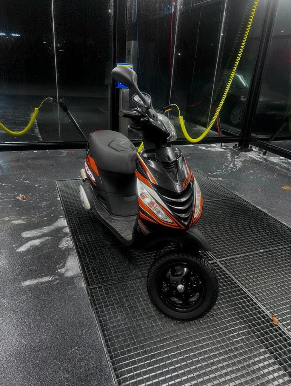 Zip sp h2o netten staat, Fietsen en Brommers, Scooters | Piaggio, Zo goed als nieuw, Zip, Benzine, Ophalen