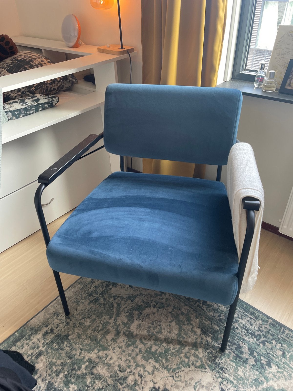 Comfortabele blauwe stoel met armleuningen, Huis en Inrichting, Stoelen, Ophalen, Gebruikt, Blauw, Eén