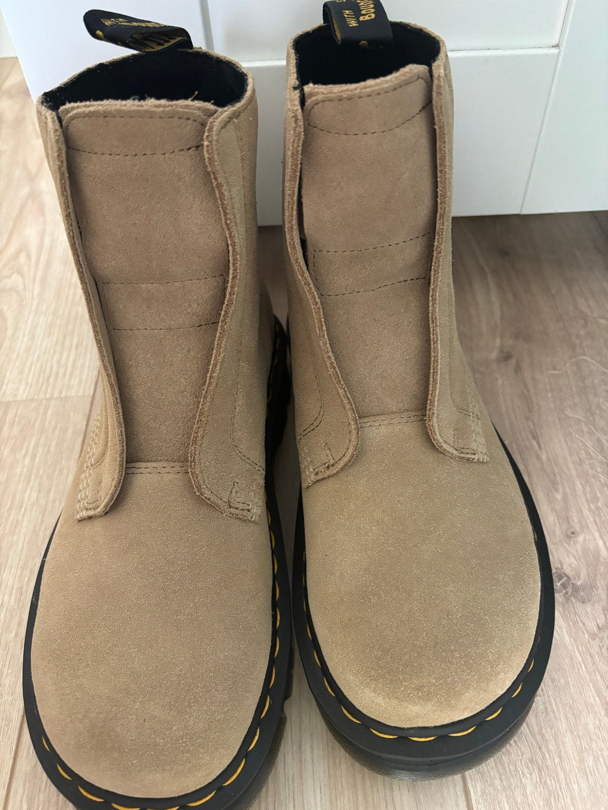 Dr. Martens Zebzag Laceless Boots -Nieuw, Verzenden, Nieuw, Beige, Lage of Enkellaarzen