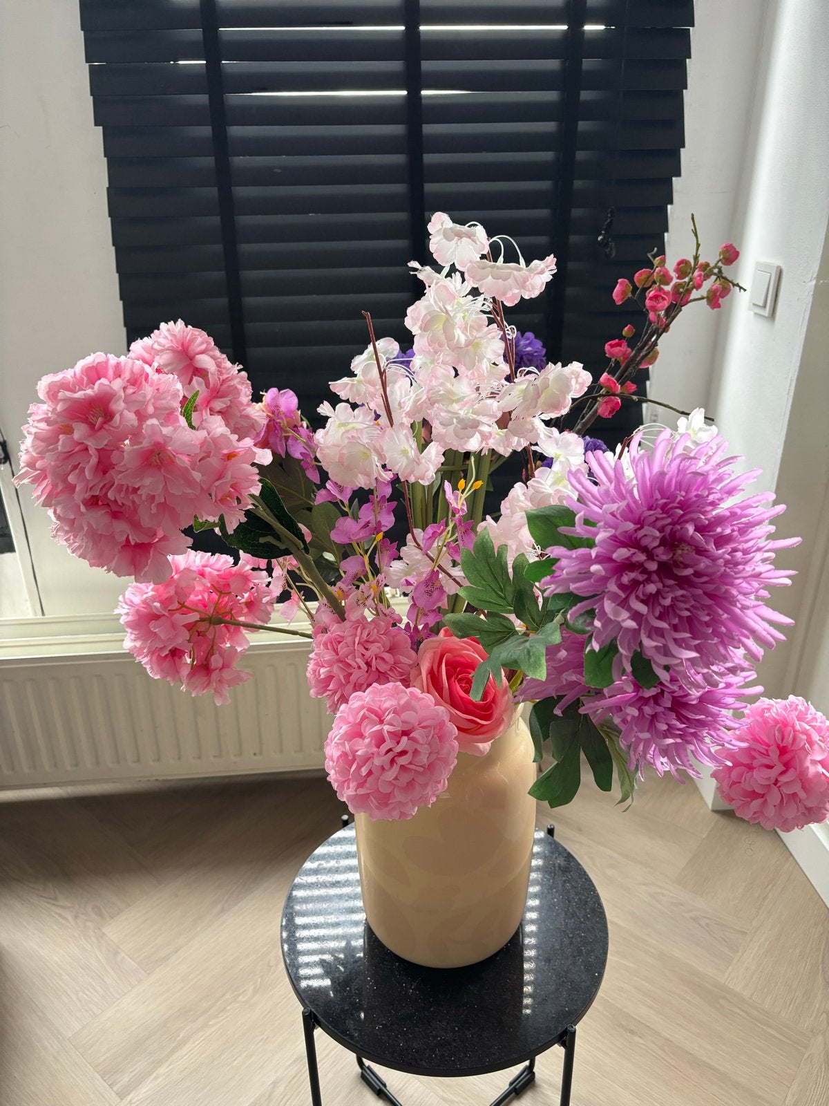 Prachtig Roze en Paarse XL Kunstbloemen Boeket incl Vaas, Ophalen, Binnen, Textiel, Zo goed als nieuw