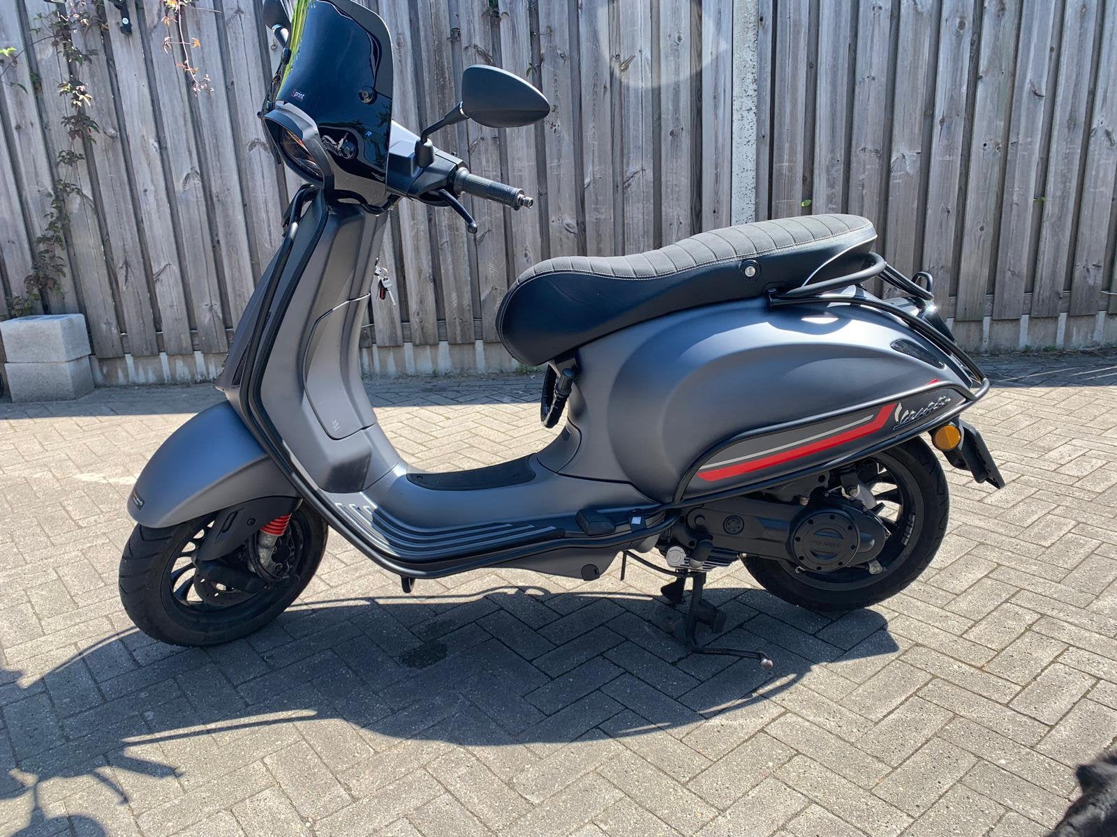 Vespa sprint, Ophalen, Zo goed als nieuw, Benzine