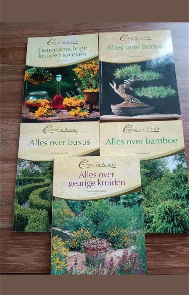 Creatief in de tuin 5x / 2x kruiden/ buxus/ bamboe/ bonsai, Ophalen, Zo goed als nieuw