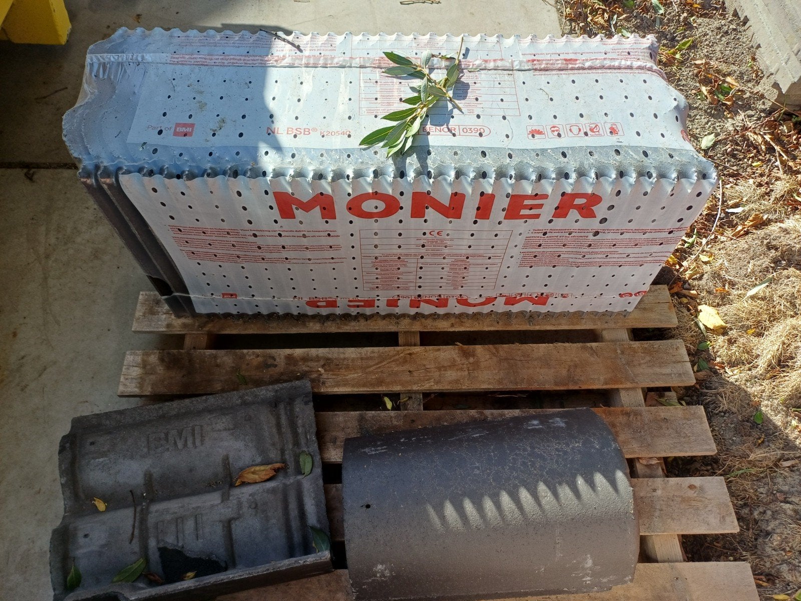 Nieuwe monier betonpannen leigrijs, Ophalen, Steen of Klei, Nieuw, 15 m² of meer