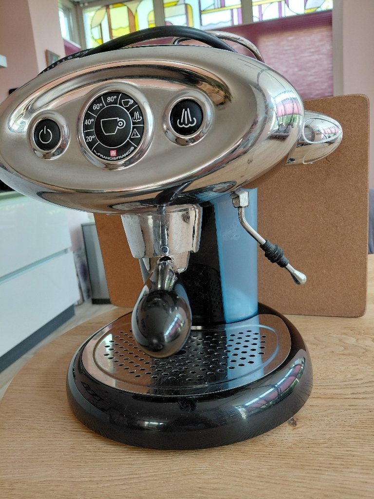 ILLY koffiezetapparaat met cups, Ophalen, Koffiepads en cups, Espresso apparaat, Zo goed als nieuw