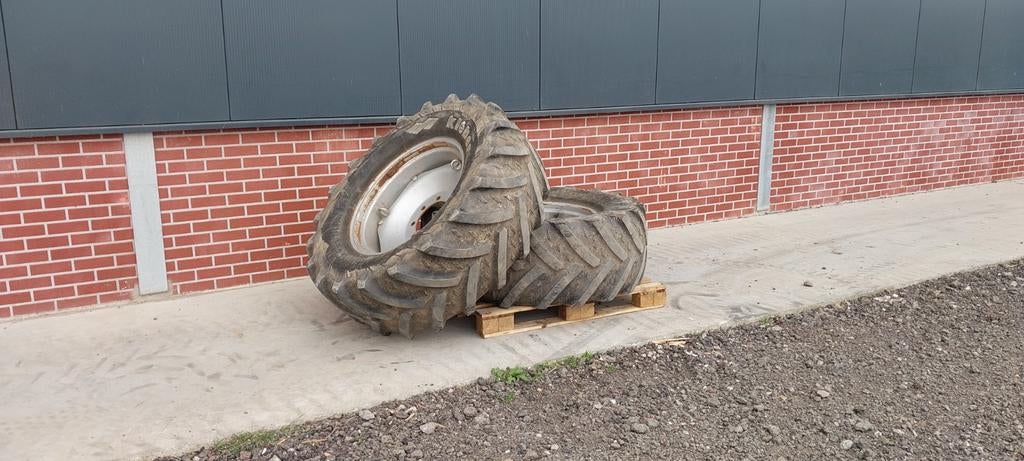 Redelijke 480/65 r28 Banden/Wielen/Velgen, Zakelijke goederen, Agrarisch | Onderdelen | Banden, Velgen en Assen, Ophalen