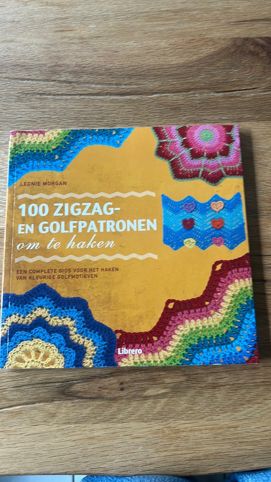 Boek: 100 Zigzag- en Golfpatronen om te haken, Ophalen of Verzenden, Zo goed als nieuw
