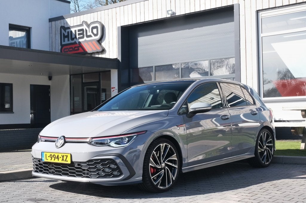 Volkswagen Golf 2.0 TSI GTI Pano, HUD, Dynaudio (bj 2021), 4 cilinders, 1984 cc, Automatische klimaatregeling, Leder en Stof