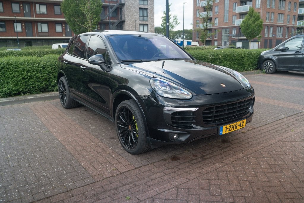 Porsche Cayenne 3.0 V6 416pk E-hybrid S Sport Chrono Pano, Auto's, Porsche, Automaat, Cayenne, 2995 cc, 138 €/maand