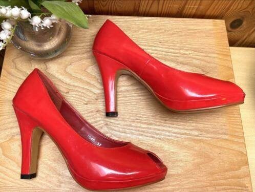 L’Emotion schoenen maat 37 [DM], Kleding | Dames, Ophalen of Verzenden, Zo goed als nieuw, Schoenen met hoge hakken, Rood