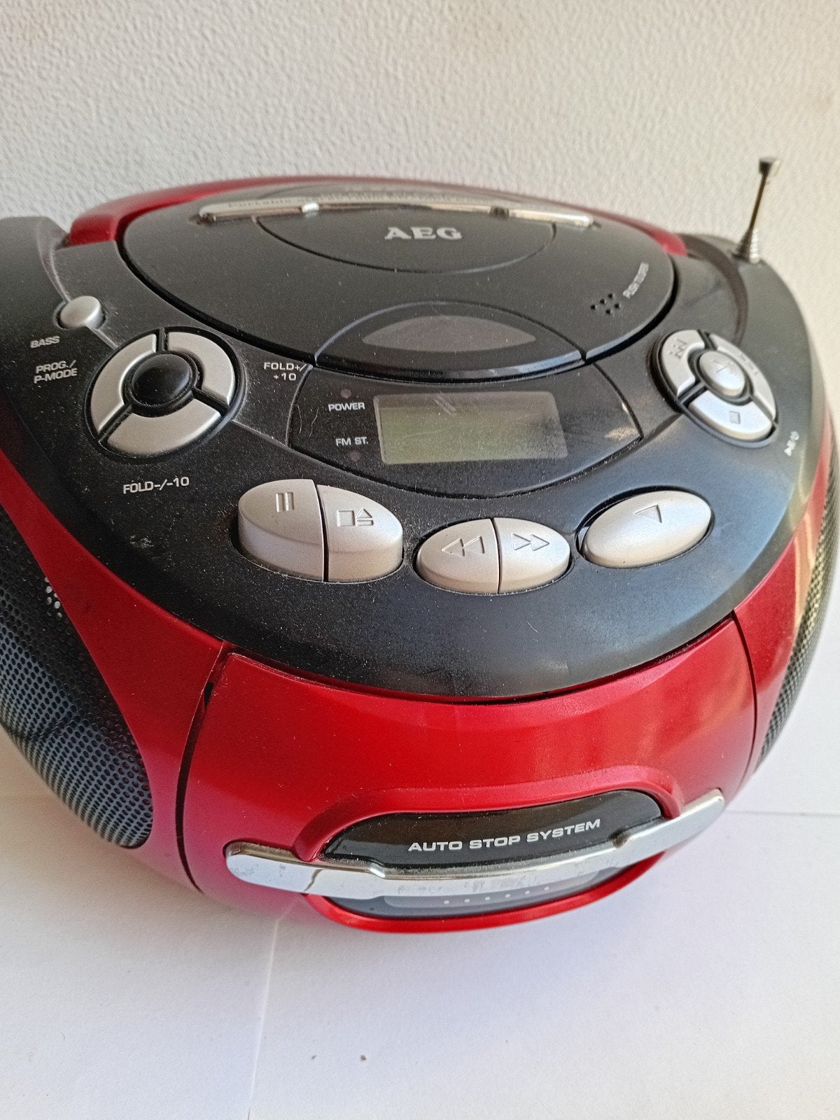AEG Draagbare CD/MP3 Speler met Radio - Rood/Zwart, Audio, Tv en Foto, Radio's, Ophalen of Verzenden, Gebruikt, Radio, Met cd-speler