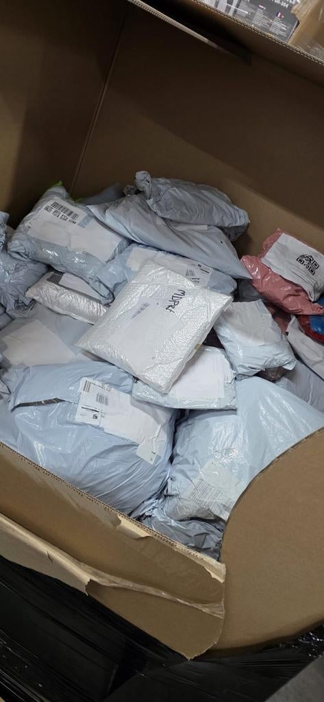 Textiel en schoenen retour post pakketten Bol DHL Postnl, Ophalen, Textiel