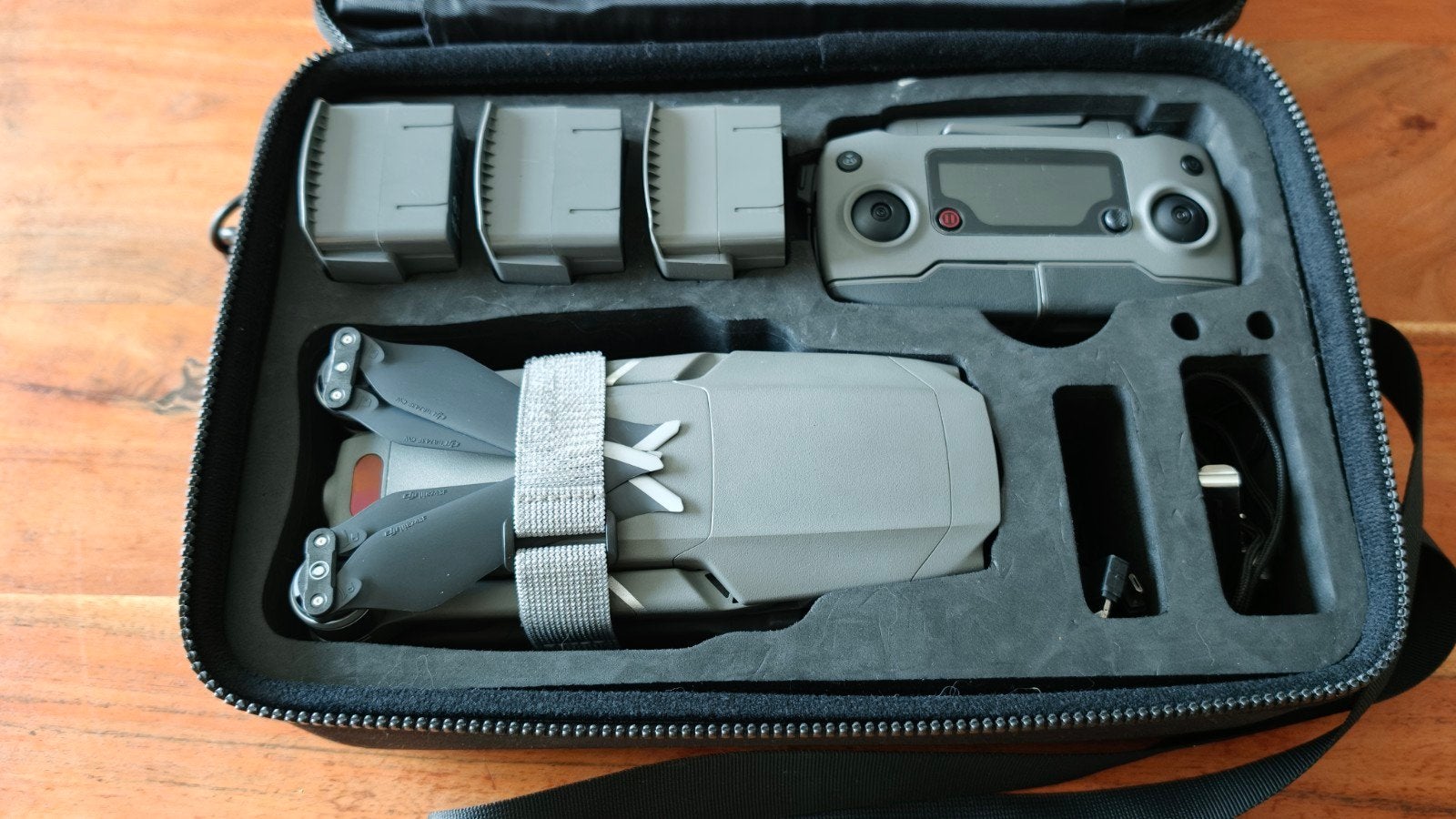 DJI Mavic 2 Pro Zoom met 4 accus en accessoires, Ophalen of Verzenden, Zo goed als nieuw, DJI, Professionele drone