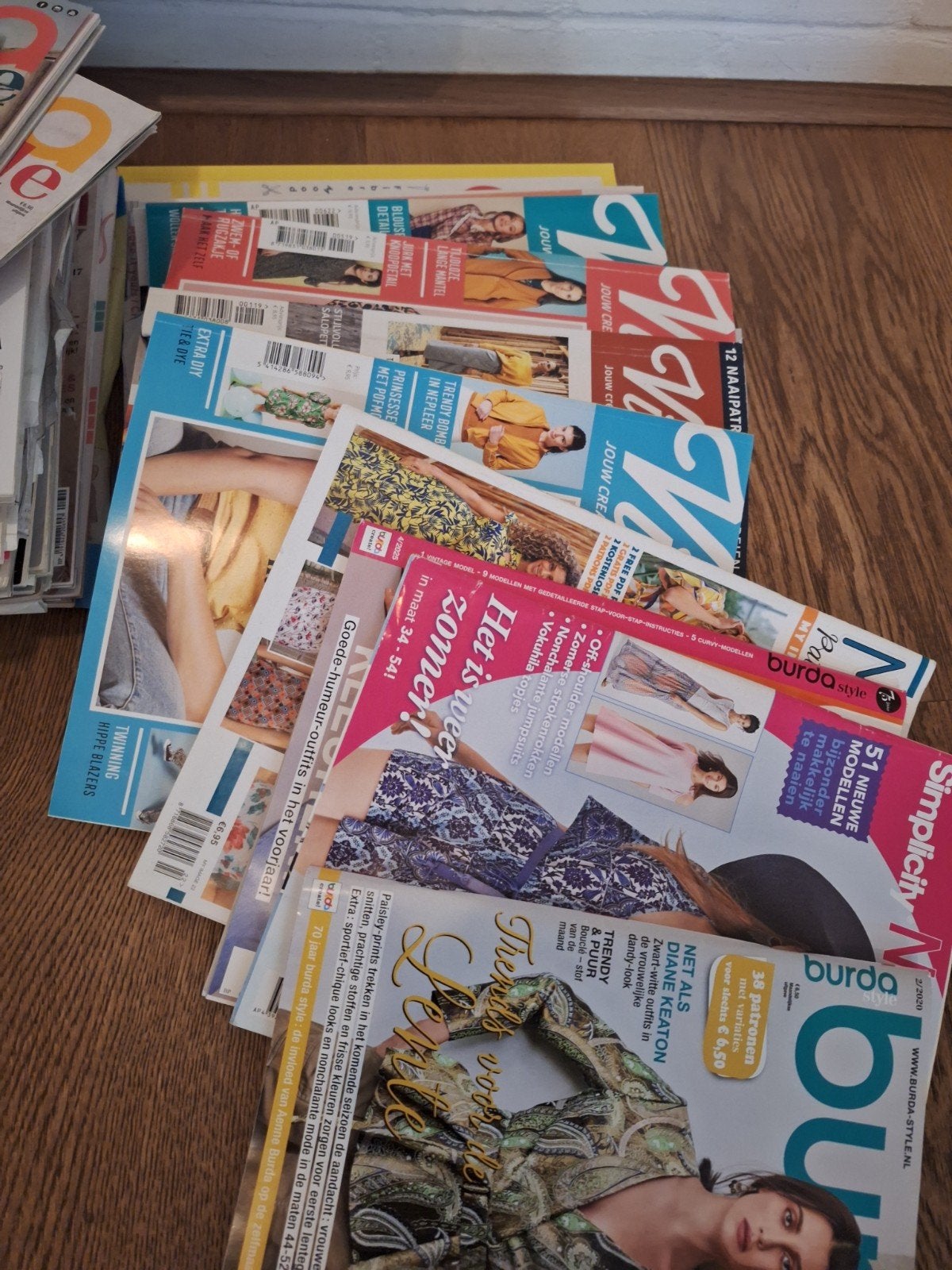 Burda Style, La Maison Victor, Naaitrends enz, Ophalen of Verzenden, Gelezen, Damesbladen