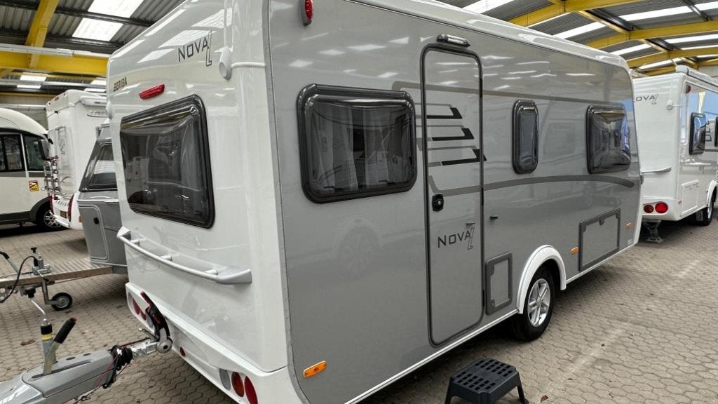Eriba Nova Light 470 - ENKELE BEDDEN, Standaardzit, Fietsenrek, Bedrijf, Tot en met 3