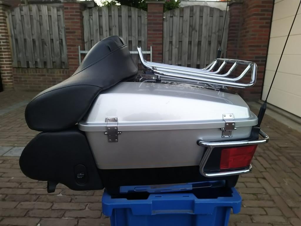 Harley-Davidson Tour-Pak met rugleuning en bagagerek, Motoren, Ophalen, Gebruikt