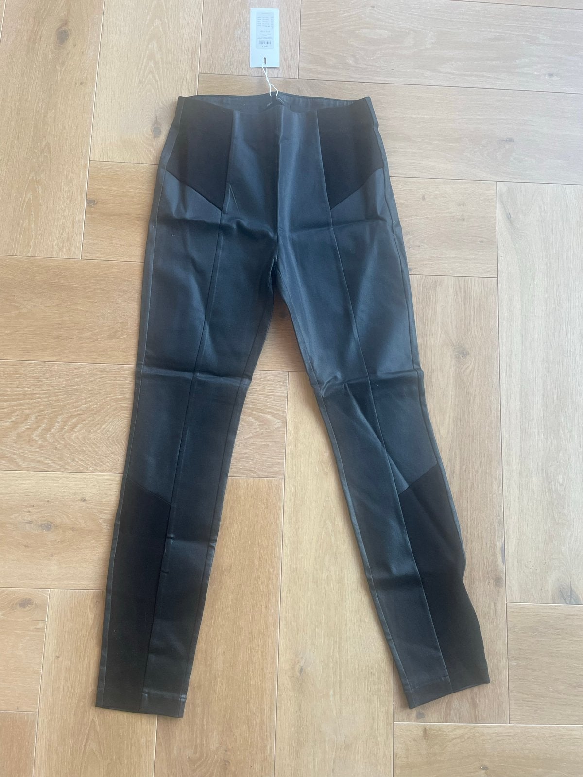 Zwarte imitatie leren broek met suède details, Kleding | Dames, Broeken en Pantalons, Zwart, Maat 42/44 (L), Nieuw, Ophalen of Verzenden