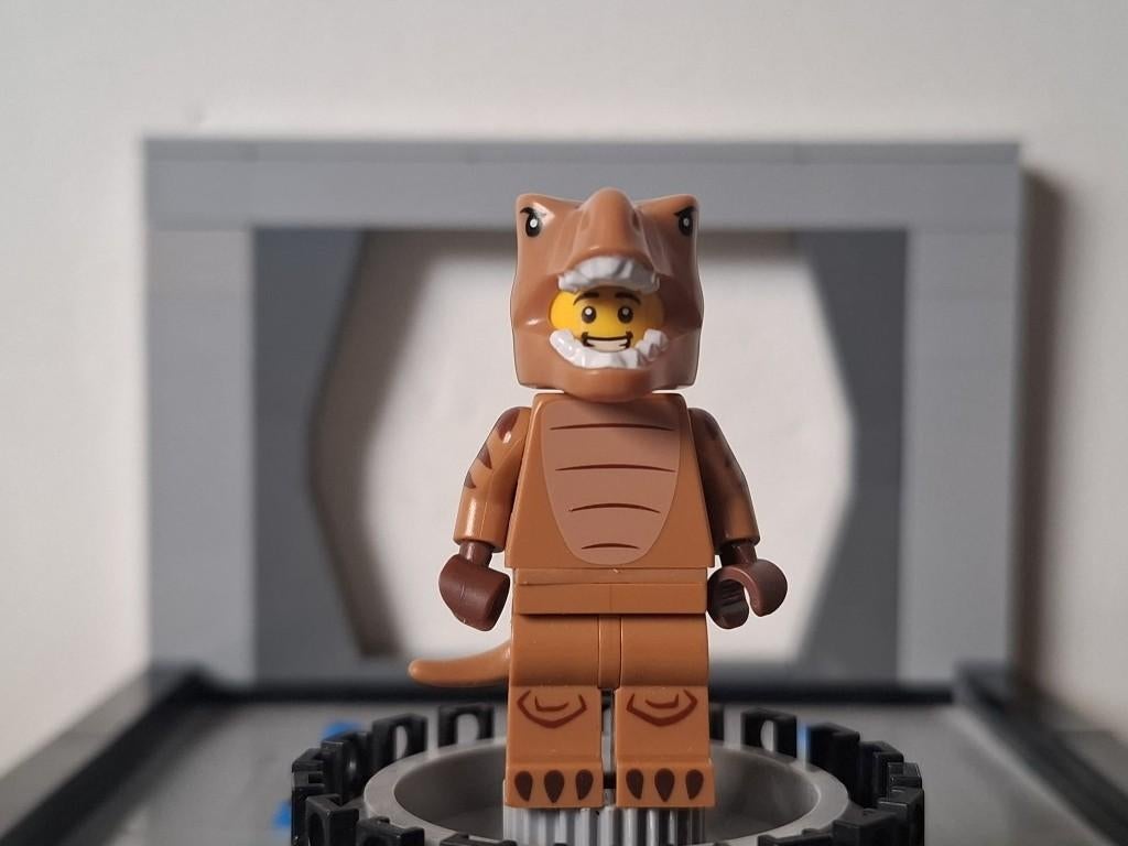 LEGO Series 24 - minifiguur - col417 - T-rex Costume Fan, Lego, Nieuw, Ophalen of Verzenden, Minifiguren serie