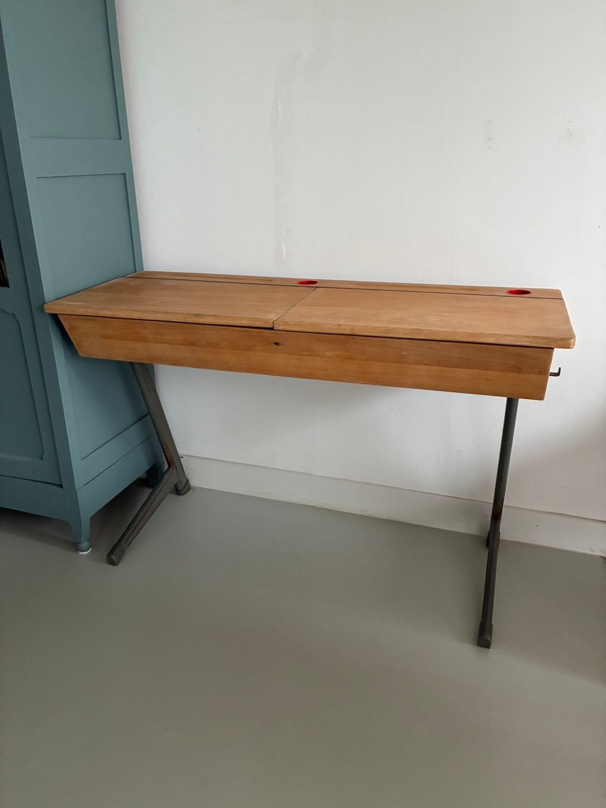 Vintage schoolbankje / lessenaar nog helemaal origineel., Ophalen, Overige typen, Gebruikt, 110 cm