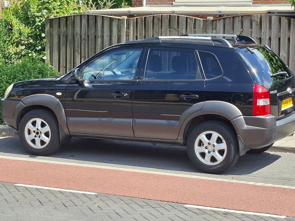 Hyundai Tucson 2.0 I 2WD 2005 Zwart, 4 cilinders, Zwart, Origineel Nederlands, 75 €/maand