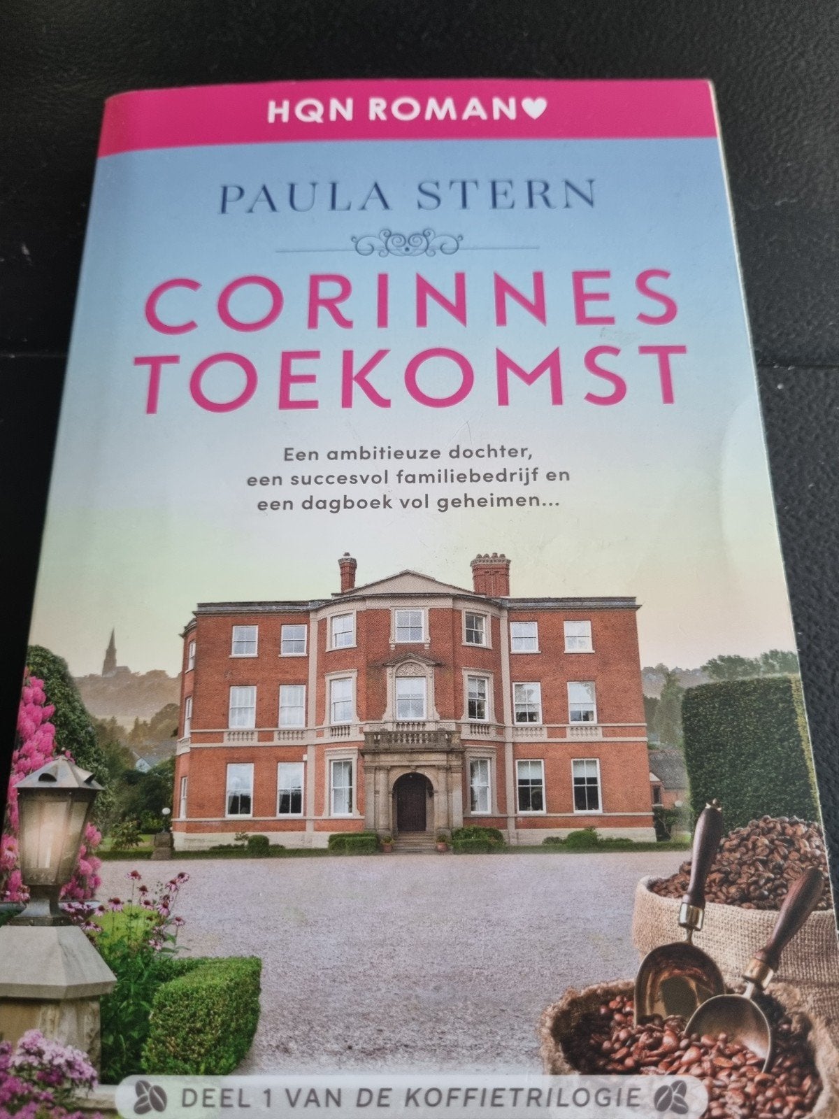Corinnes Toekomst - Deel 1 Koffietrilogie - Paula Stern, Ophalen of Verzenden, Zo goed als nieuw, Paula Stern, Europa overig