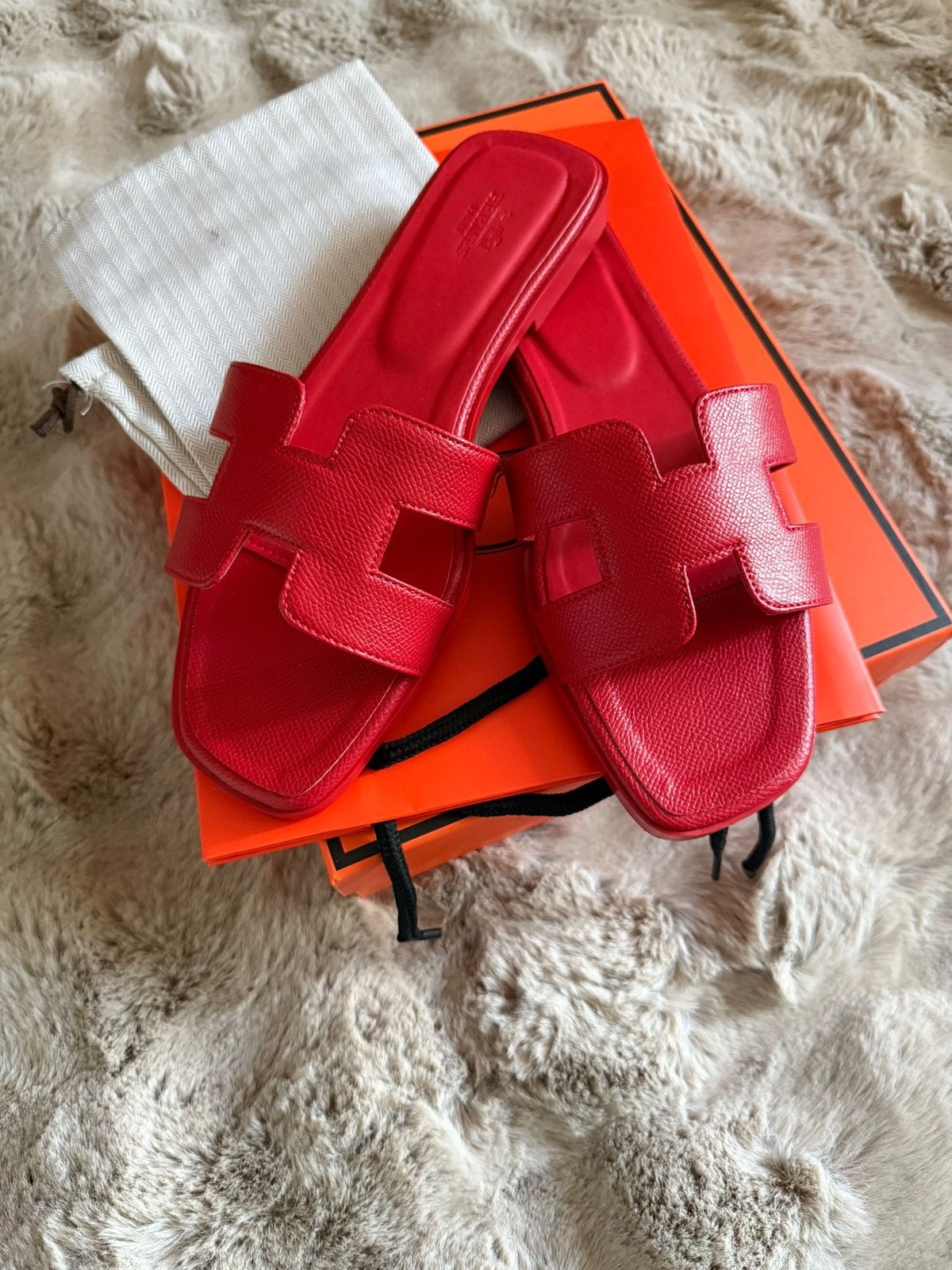 Hermes slippers, Kleding | Dames, Ophalen of Verzenden, Nieuw, Rood