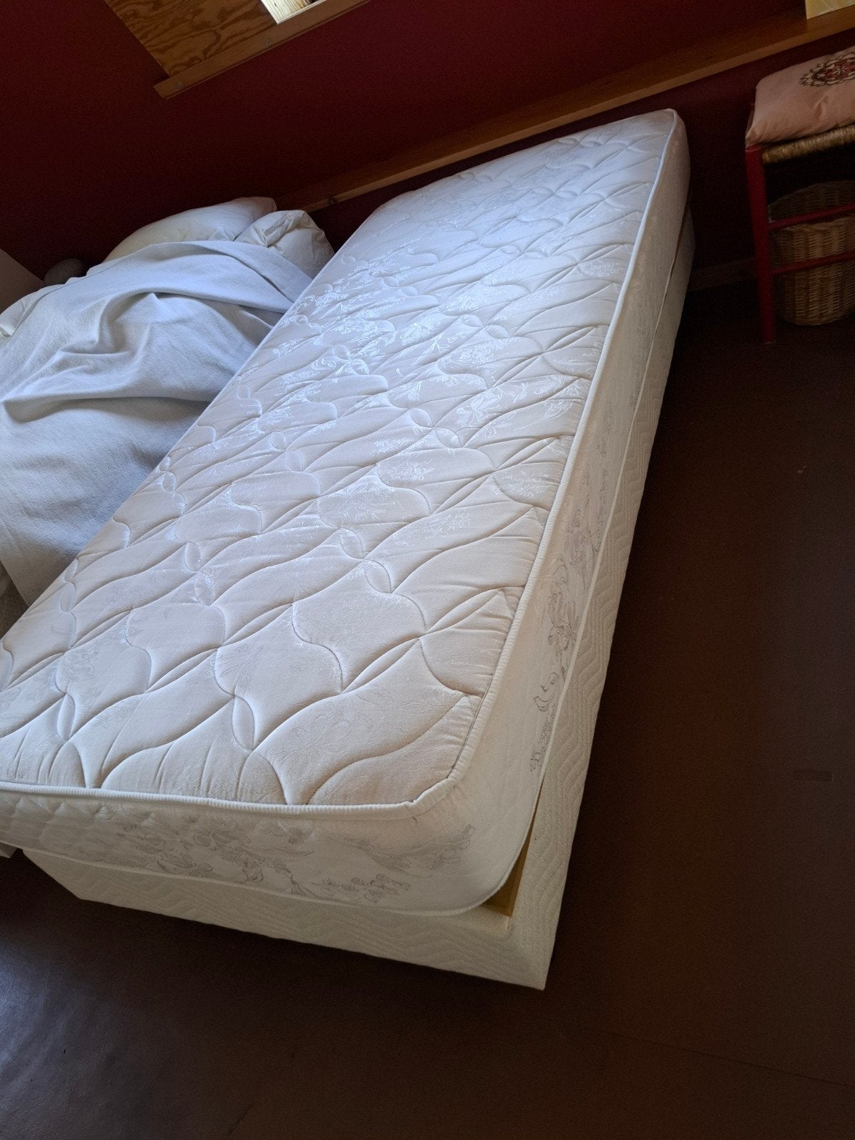 Eenpersoons boxspring met matras, Gebruikt, 90 cm, Eenpersoons, Wit