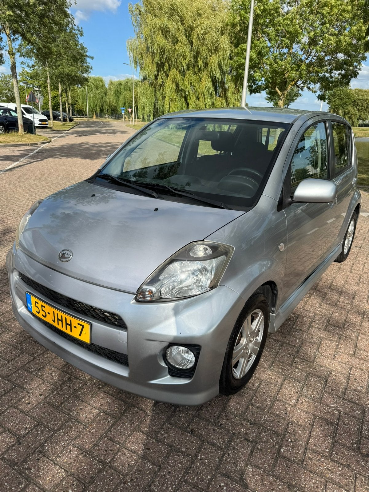 Daihatsu Sirion 2 1.3 AUTOMAAT Grijs AIRCO CRUISE CONTROL, Auto's, Daihatsu, 31 €/maand, 4 cilinders, 1000 kg, Zilver of Grijs