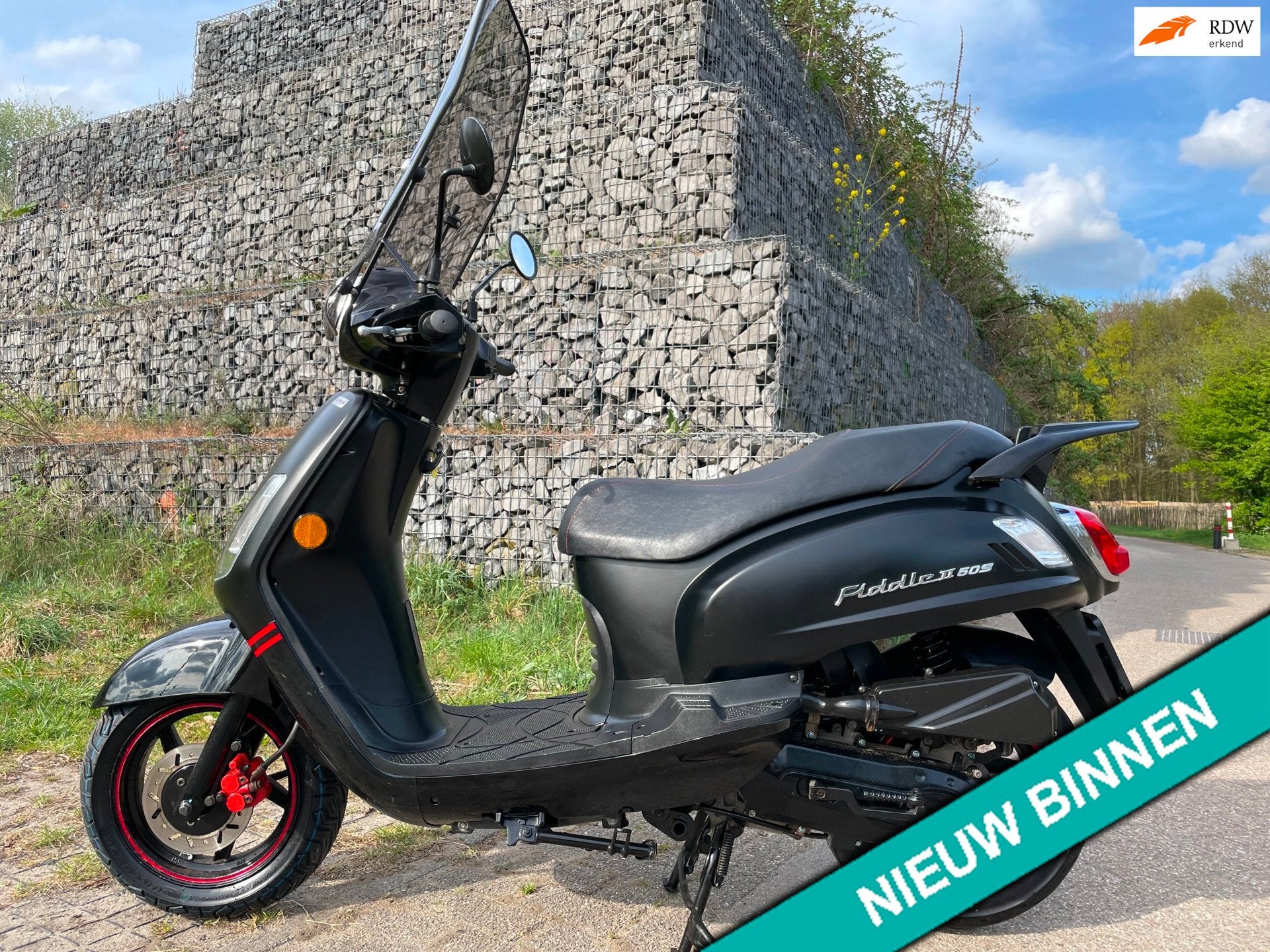 Sym Fiddle 2 Sport Mat Zwart Windscherm SMOKE AKTIE BETAAL m, T
t  t, NL, Benzine, 50 cc, Gebruikt
