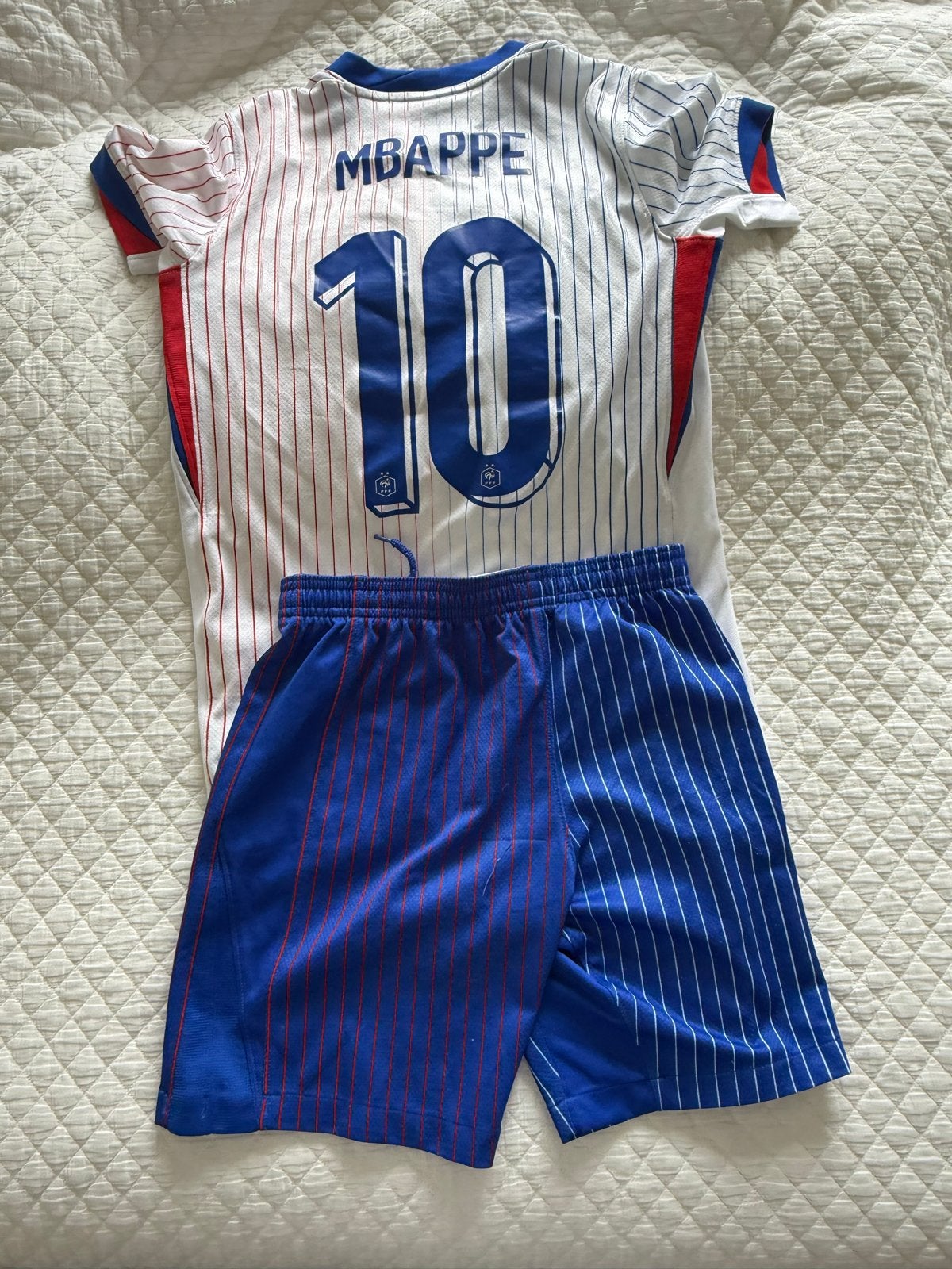 Mbappe Frankrijk voetbaltenue maat M (137-147 cm), Kinderen en Baby's, Ophalen of Verzenden, Zo goed als nieuw, Jongen
