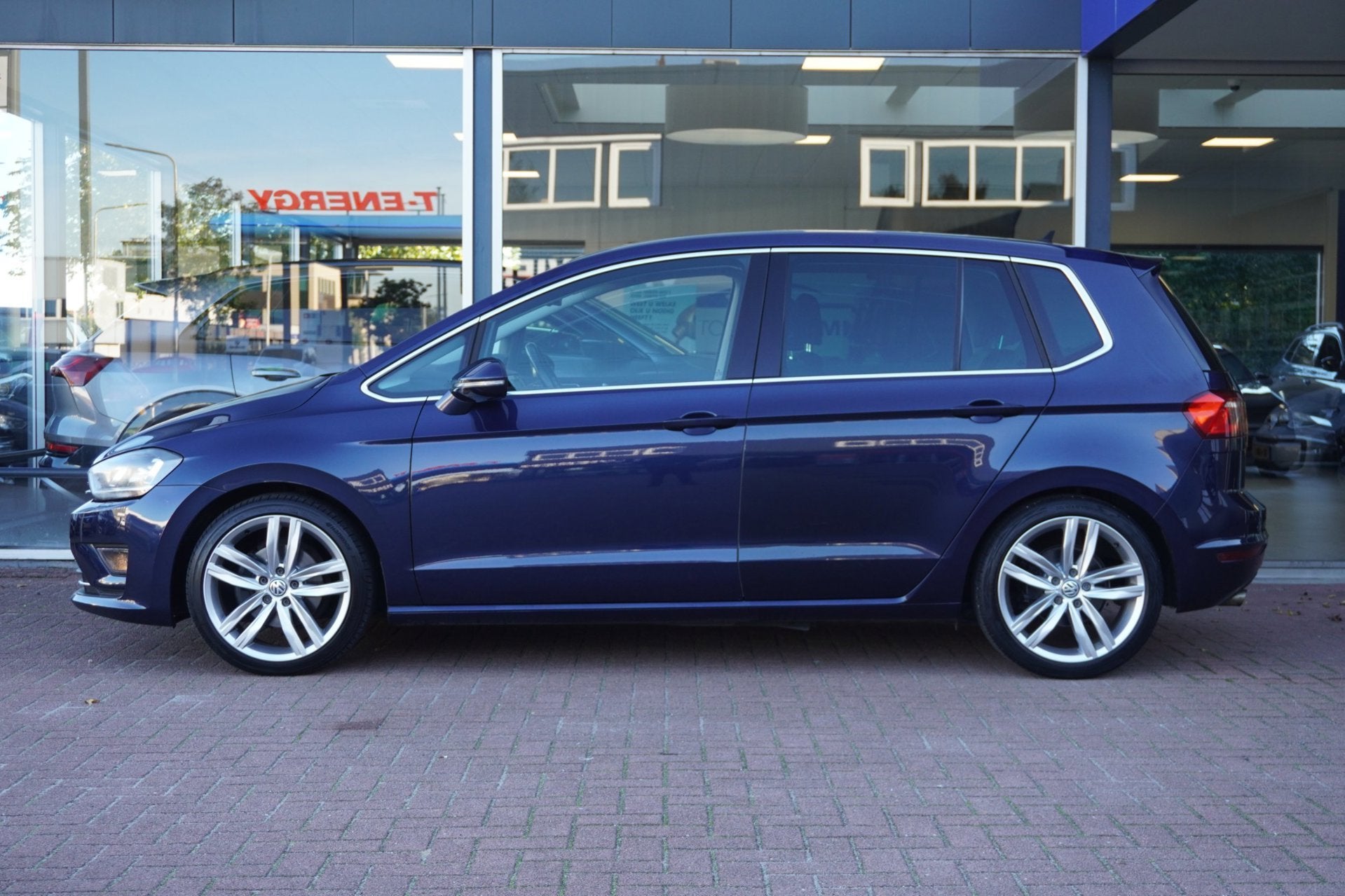 Volkswagen Golf SportsVan