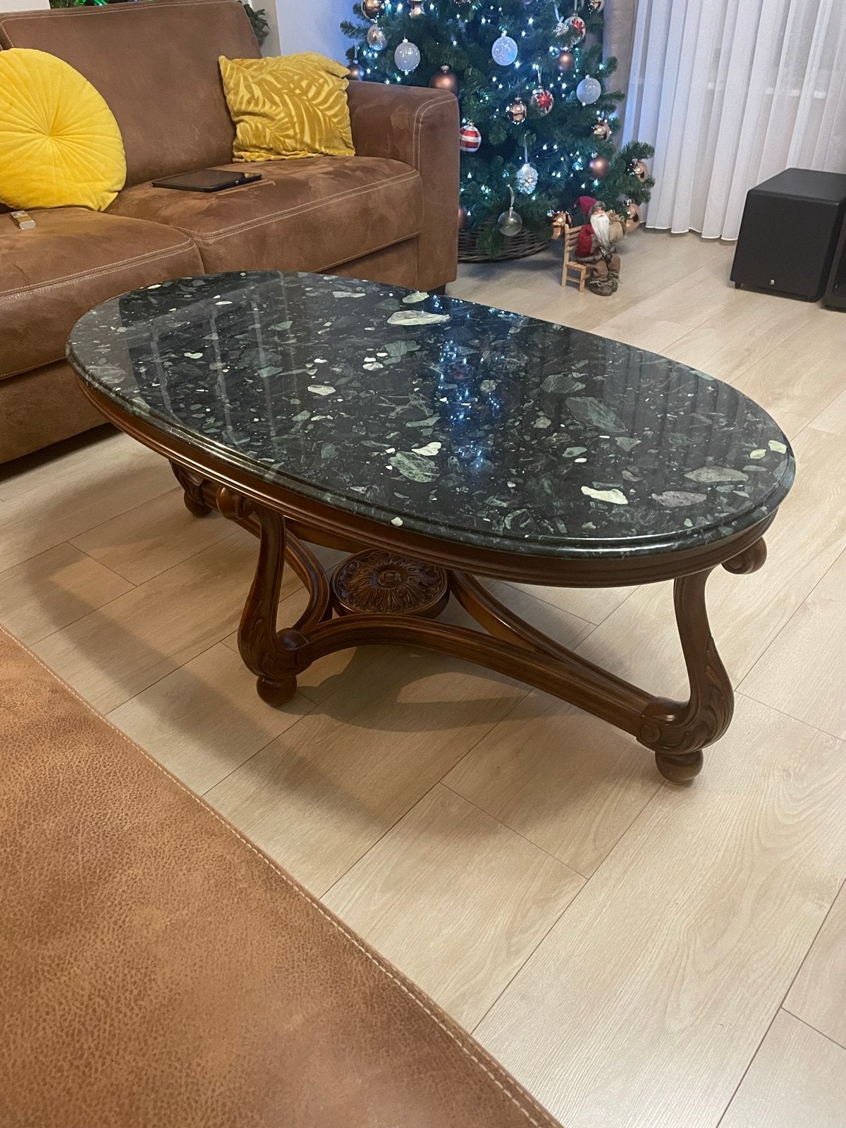 Ovale salontafel met marmeren blad en houten onderstel, Huis en Inrichting, Tafels | Salontafels, Ophalen, Gebruikt, 100 tot 150 cm