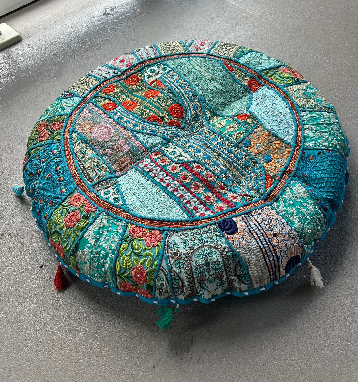 Mooi boho kussen uit India Handgemaakt Boho stijl NIEUW, Huis en Inrichting, Woonaccessoires | Kussens, Ophalen, Nieuw, Rond