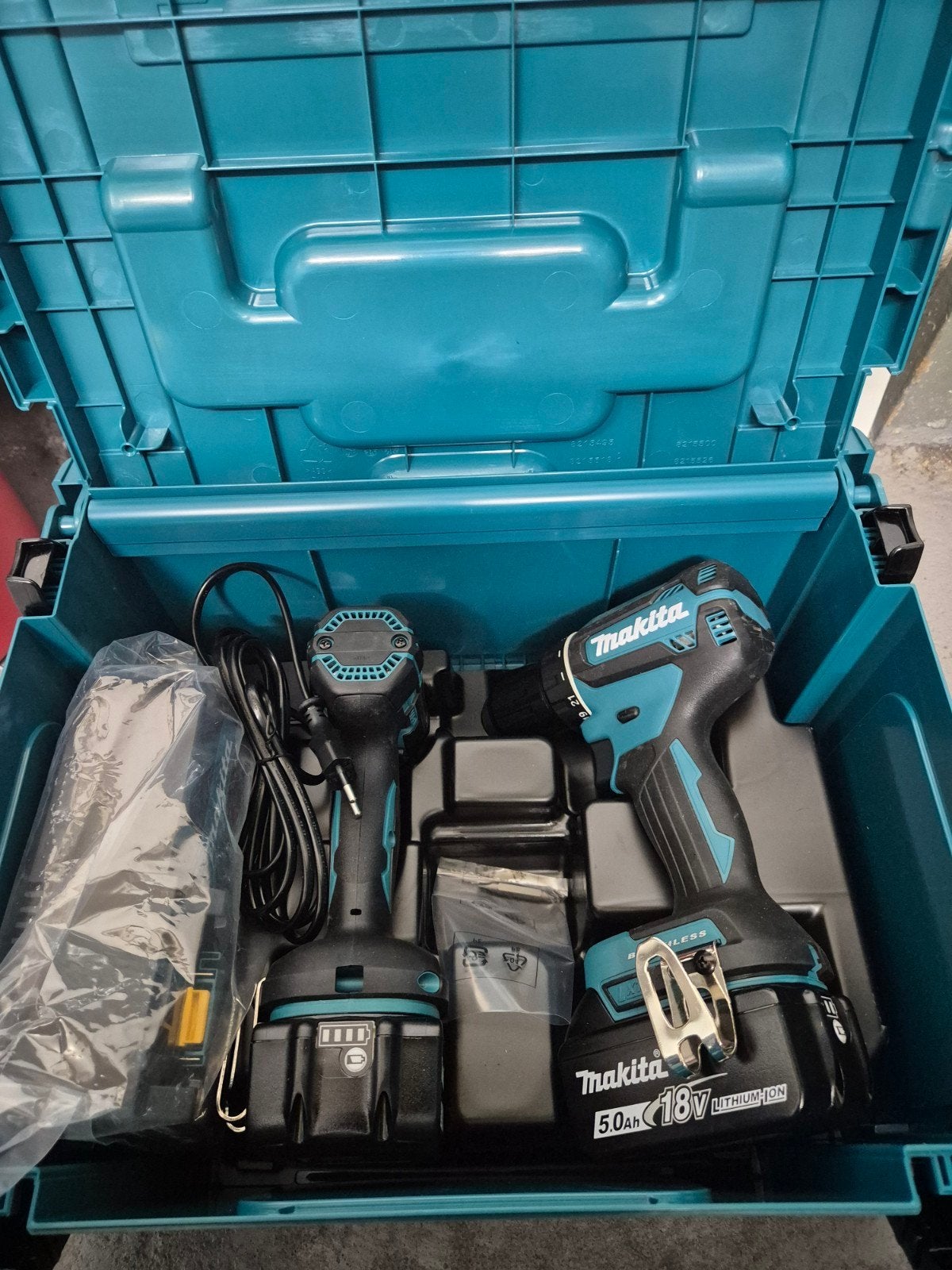 Makita set nieuw 18v boorschroef en slagschroef lader en 5ah, Doe-het-zelf en Verbouw, Ophalen, Nieuw
