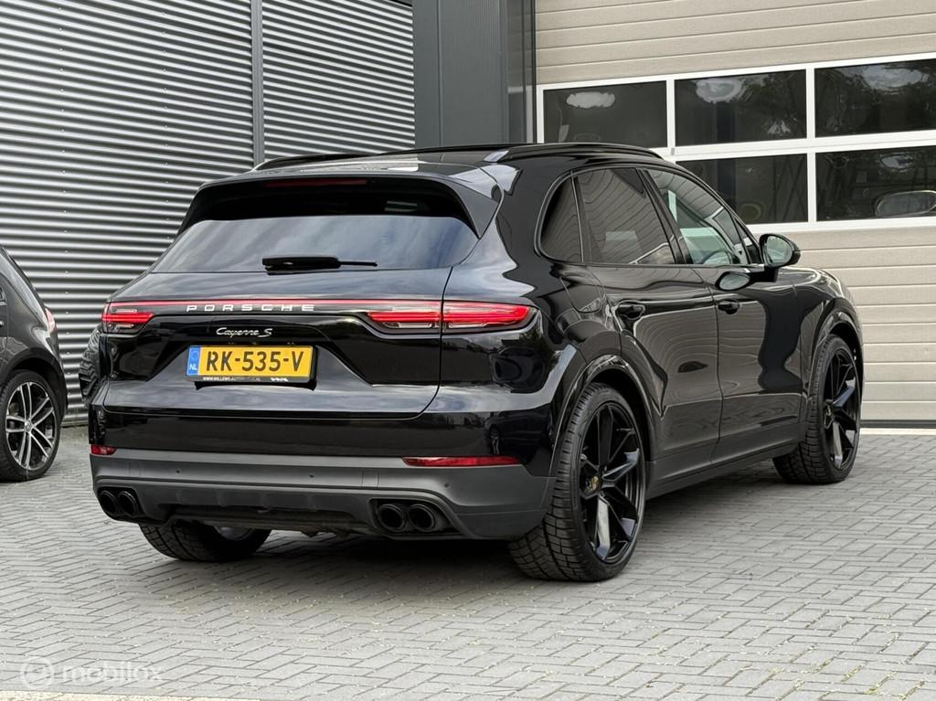 Porsche Cayenne S 2.9 441PK Pano-Burmester-SportChrono-Matrx, Auto's, Porsche, Automaat, Cayenne, 138 €/maand, Zwart