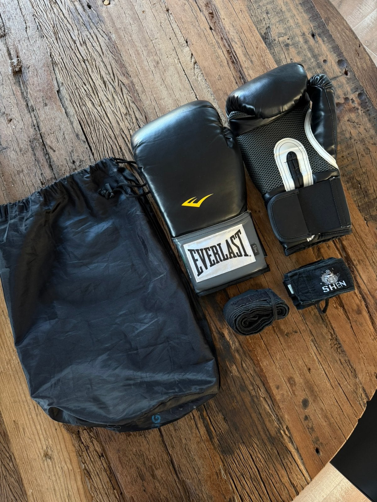 Everlast Bokshandschoenen 12 oz + Bandages + Opbergtas, Ophalen of Verzenden, Zo goed als nieuw, Bokshandschoenen