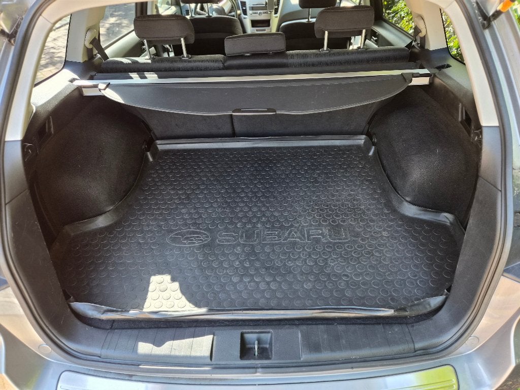 Foto 15 van Subaru Legacy 2.0 I Touring Wagon AWD 2011 Grijs