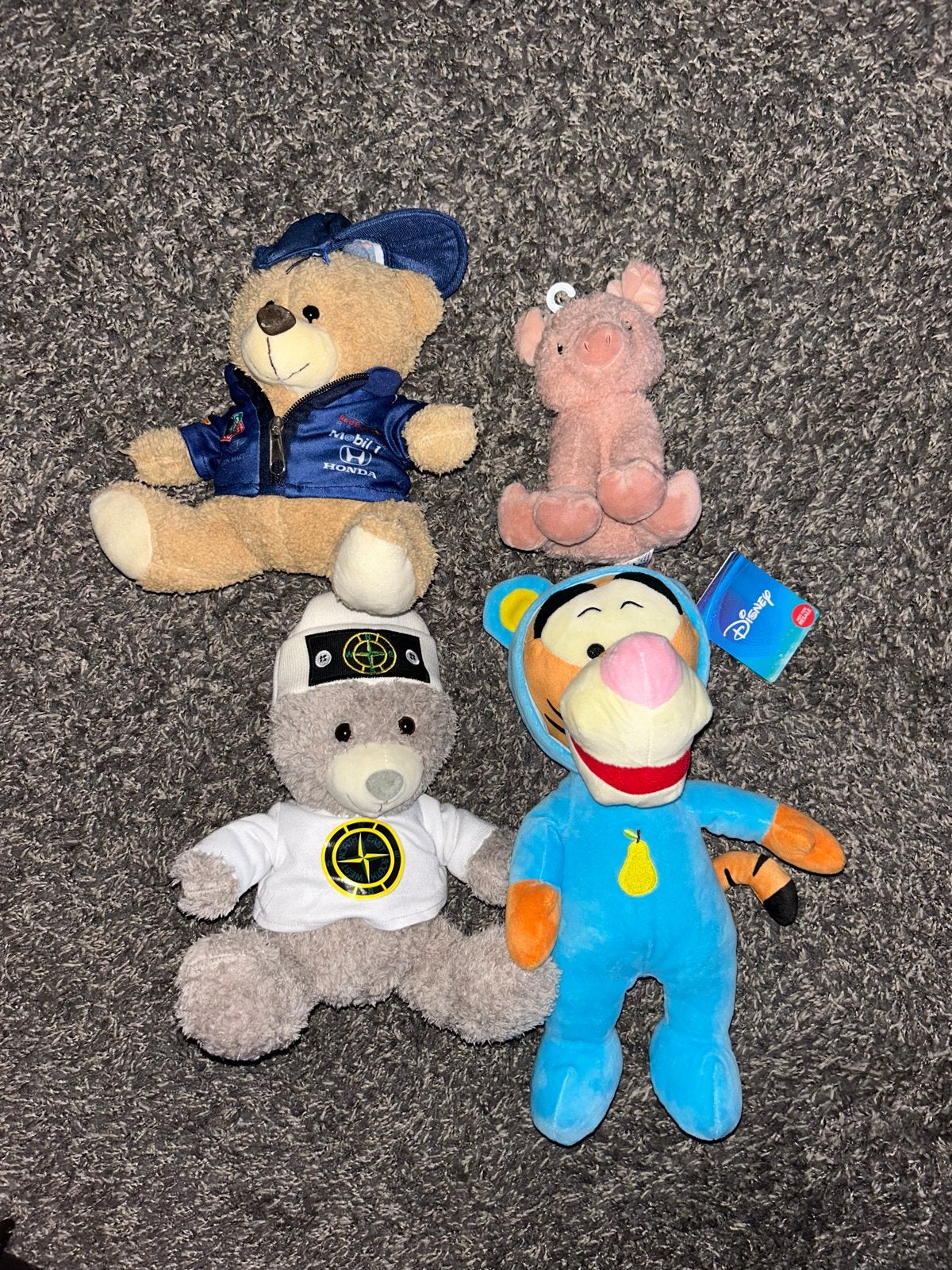 Set van 4 knuffels (o.a. Disney en Red Bull), Kinderen en Baby's, Ophalen, Gebruikt, Disney, Beer