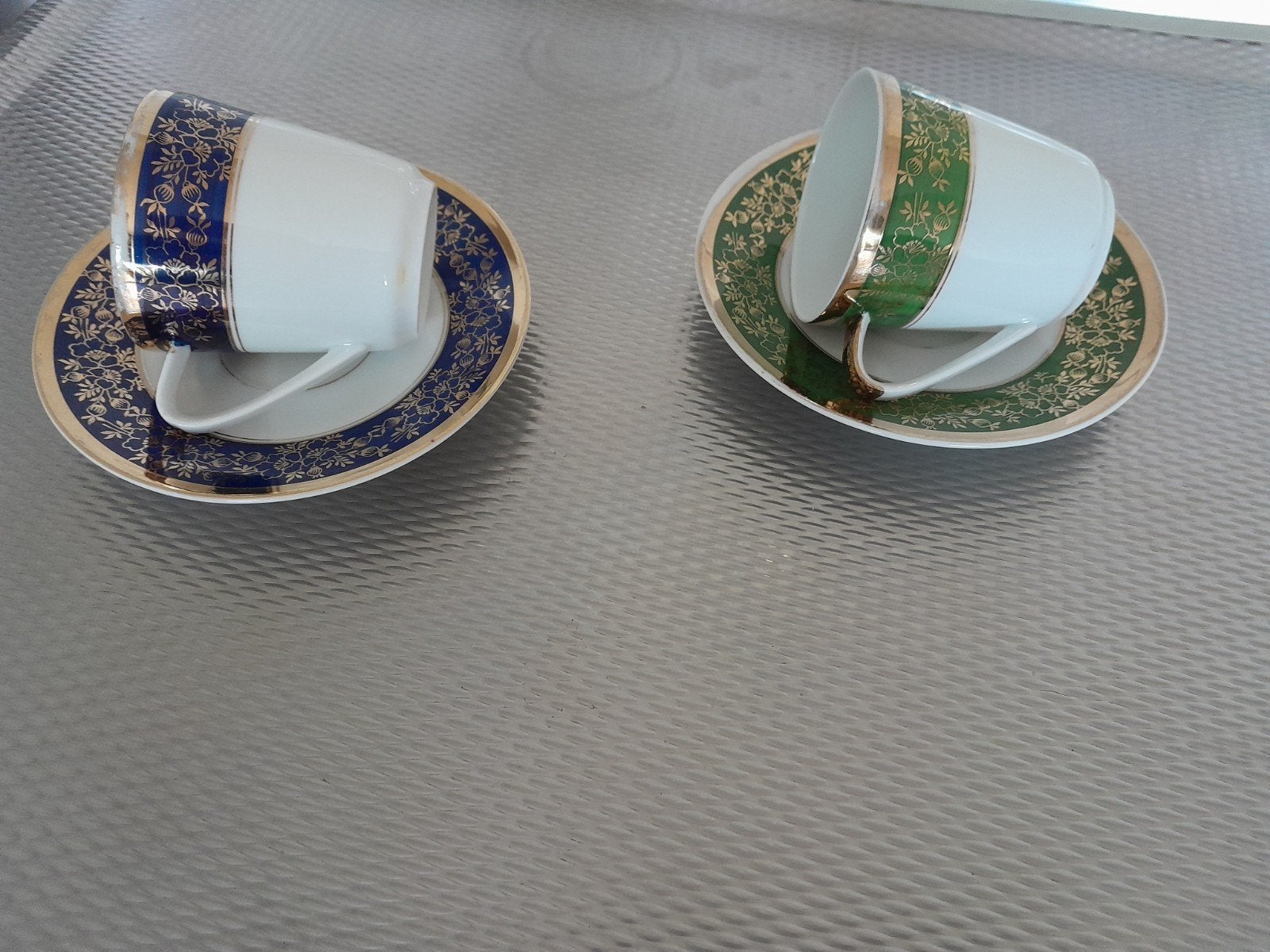2 Vintage Kop en Schotels - Blauw en Groen met Goud, Ophalen of Verzenden