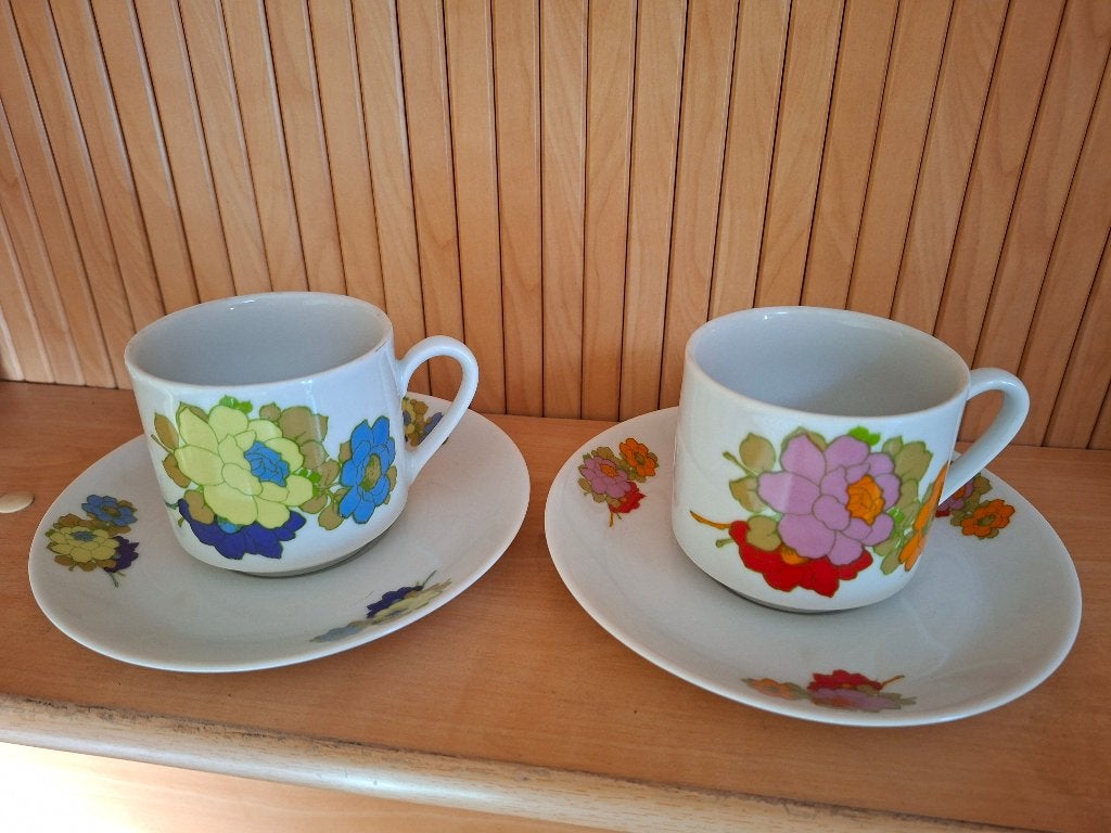 Vintage kop en schotel  2x, Jaren 70 flower power, Ophalen of Verzenden, Huis en Inrichting