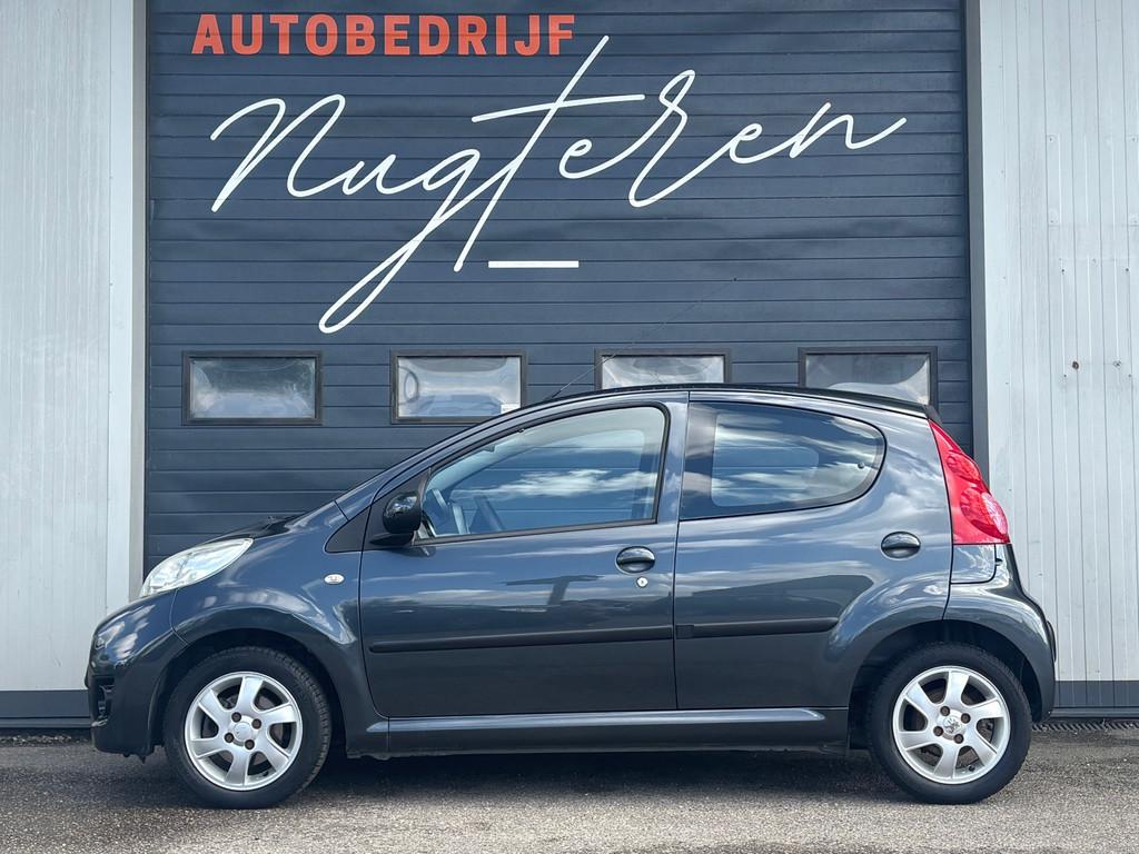 Peugeot 107 1.0-12V Sublime|5 Deurs|Trekhaak|Apk 5-2027, Auto's, Peugeot, Voorwielaandrijving, Stof, Gebruikt, Zwart