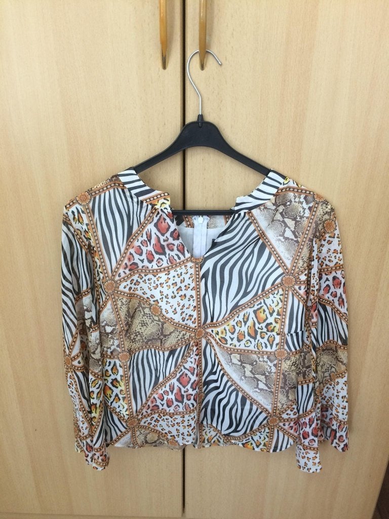 Te koop blouse met print, Kleding | Dames, Blouses en Tunieken, Ophalen of Verzenden, Zo goed als nieuw, Maat 38/40 (M)