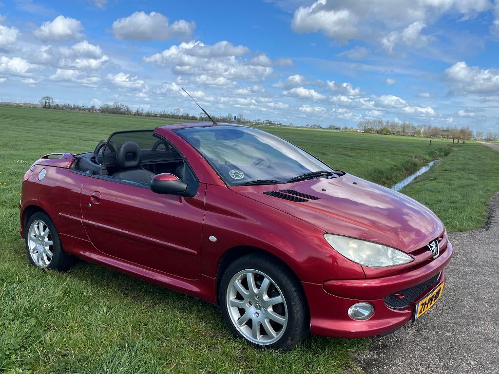 Peugeot 206 2.0 - 16V CC 2005 - Rood - In prijs verlaagd!, Euro 5, 136 pk, Zwart, 4 cilinders