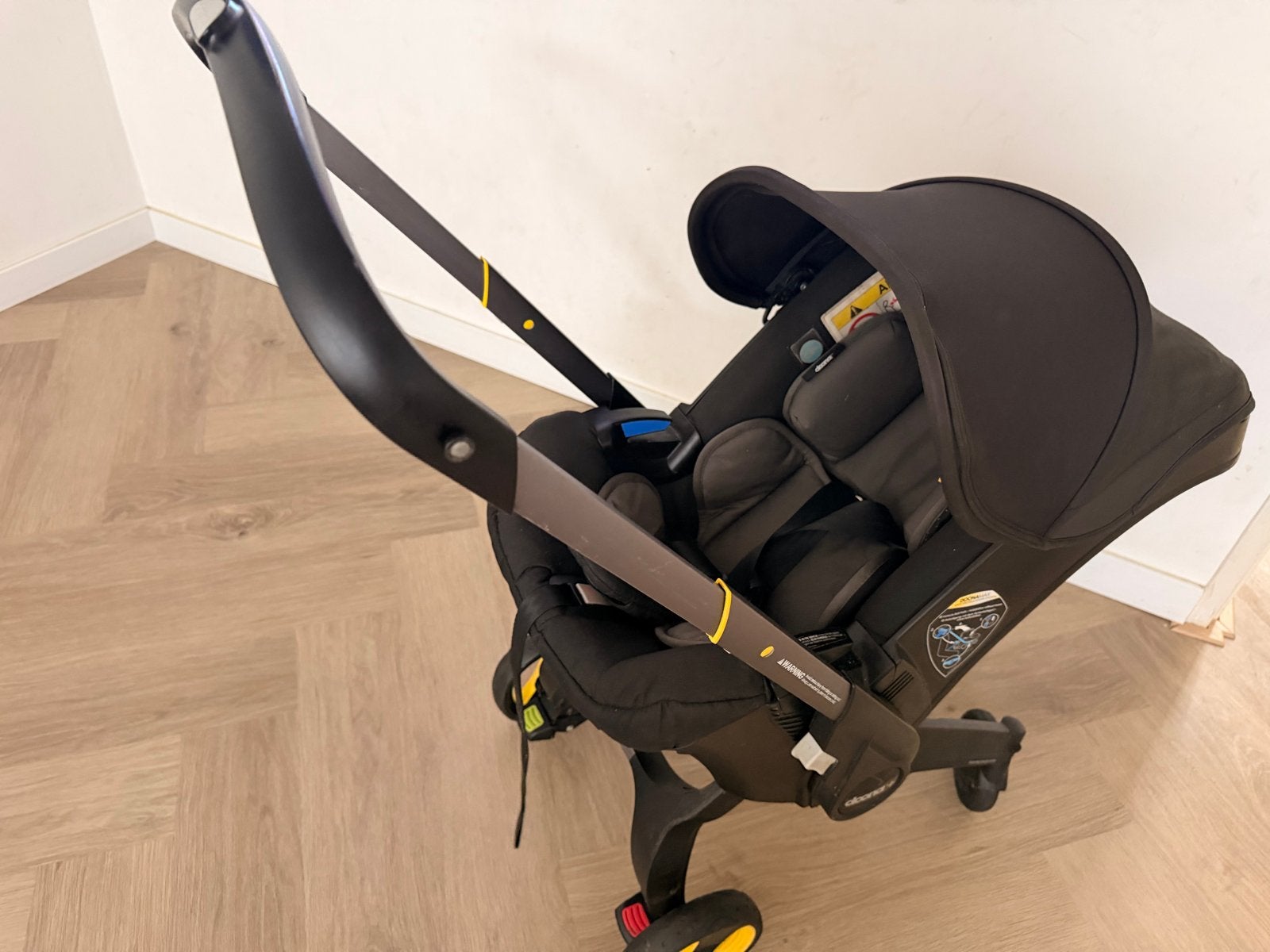 Doona+ autostoel en kinderwagen in één, Autogordel of Isofix, Zijbescherming, Zo goed als nieuw, 0 t/m 13 kg