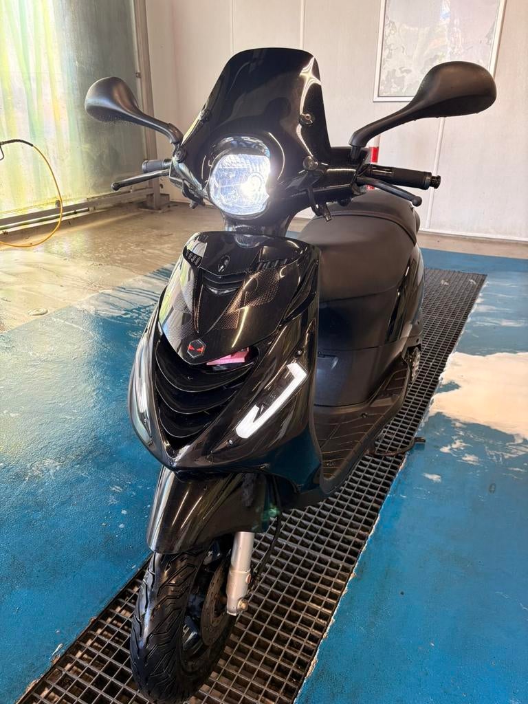 Piaggio Zip iGet 2020 | Malossi ECU | 8xxx km | Loopt 50, Fietsen en Brommers, Scooters | Piaggio, Ophalen, Gebruikt, Maximaal 45 km/u