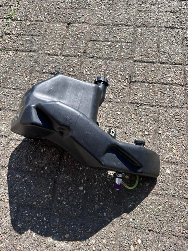 Piaggio zip tank nieuw ( malossi benzine kraan), Ophalen