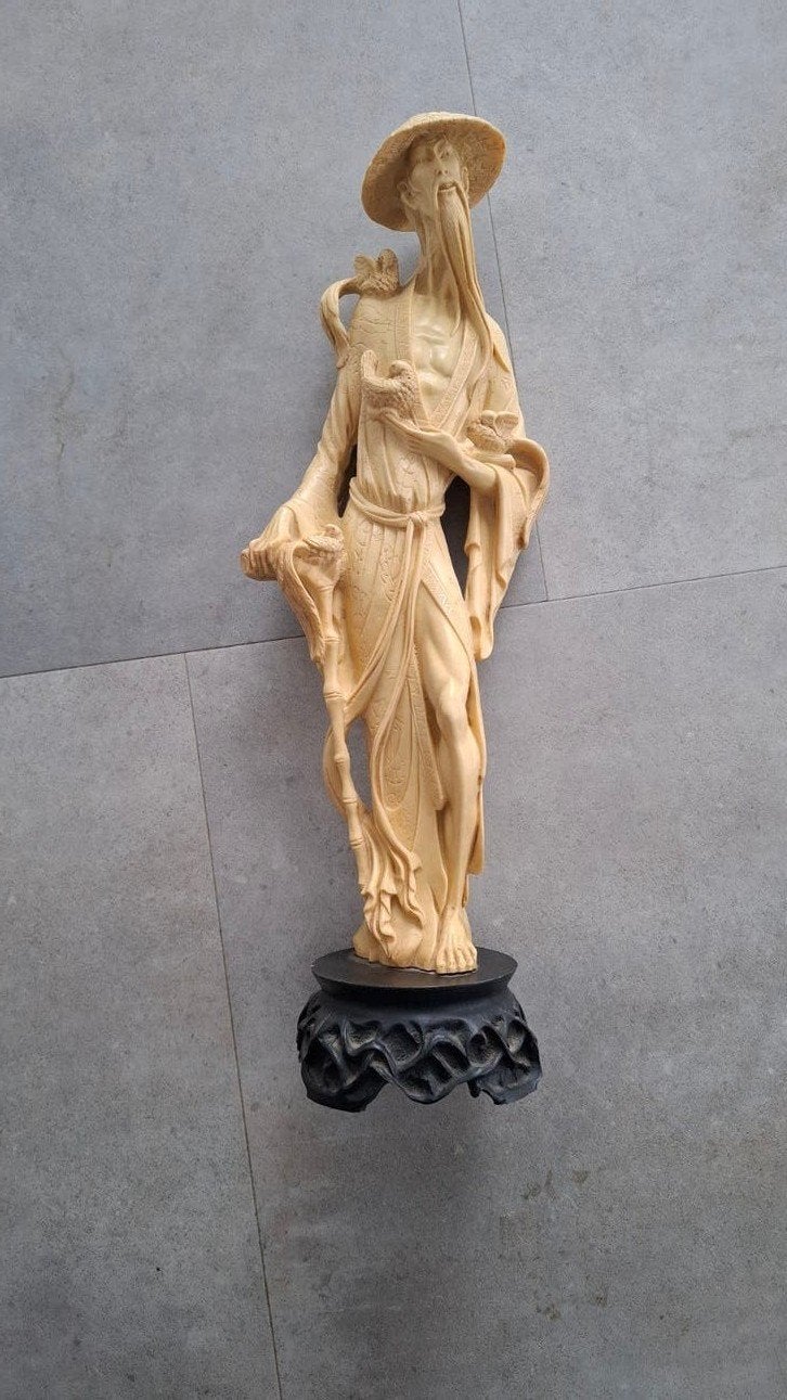 Oosterse Wijze Man Beeld - Gedetailleerd Hars Sculptuur, Kunststof, Op sokkel, Beeld, Beige