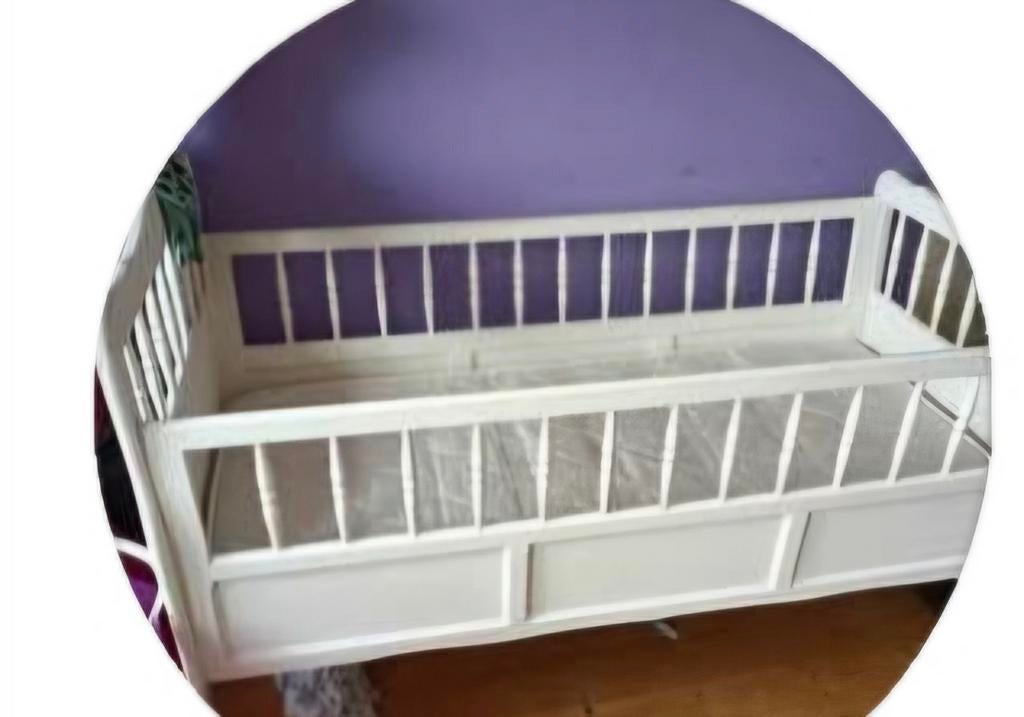 Vintage wit houten babybedje en commode, Ophalen, Gebruikt, 100 tot 150 cm, 100 tot 150 cm