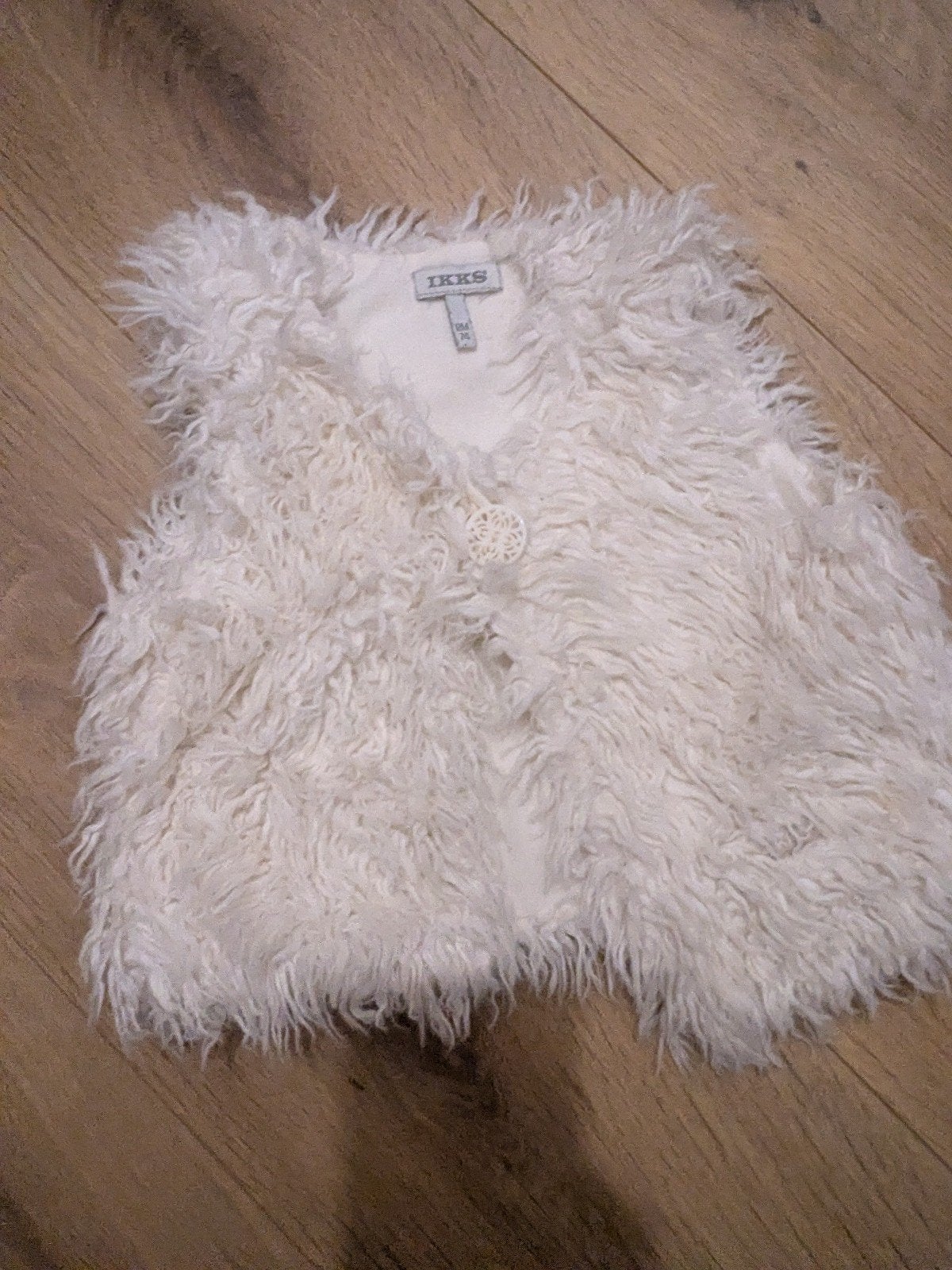 IKKS wit faux fur vestje - maat 74 (12 maanden), Ophalen, Gebruikt, Meisje, Truitje of Vestje